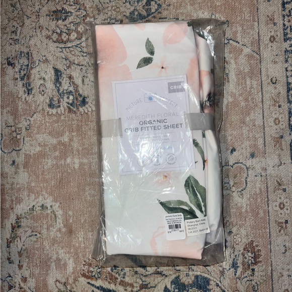 Pottery Barn Kids Meredith Floral Picture Perfect Organic Crib Fitted Sheet - Picture 3 of 3